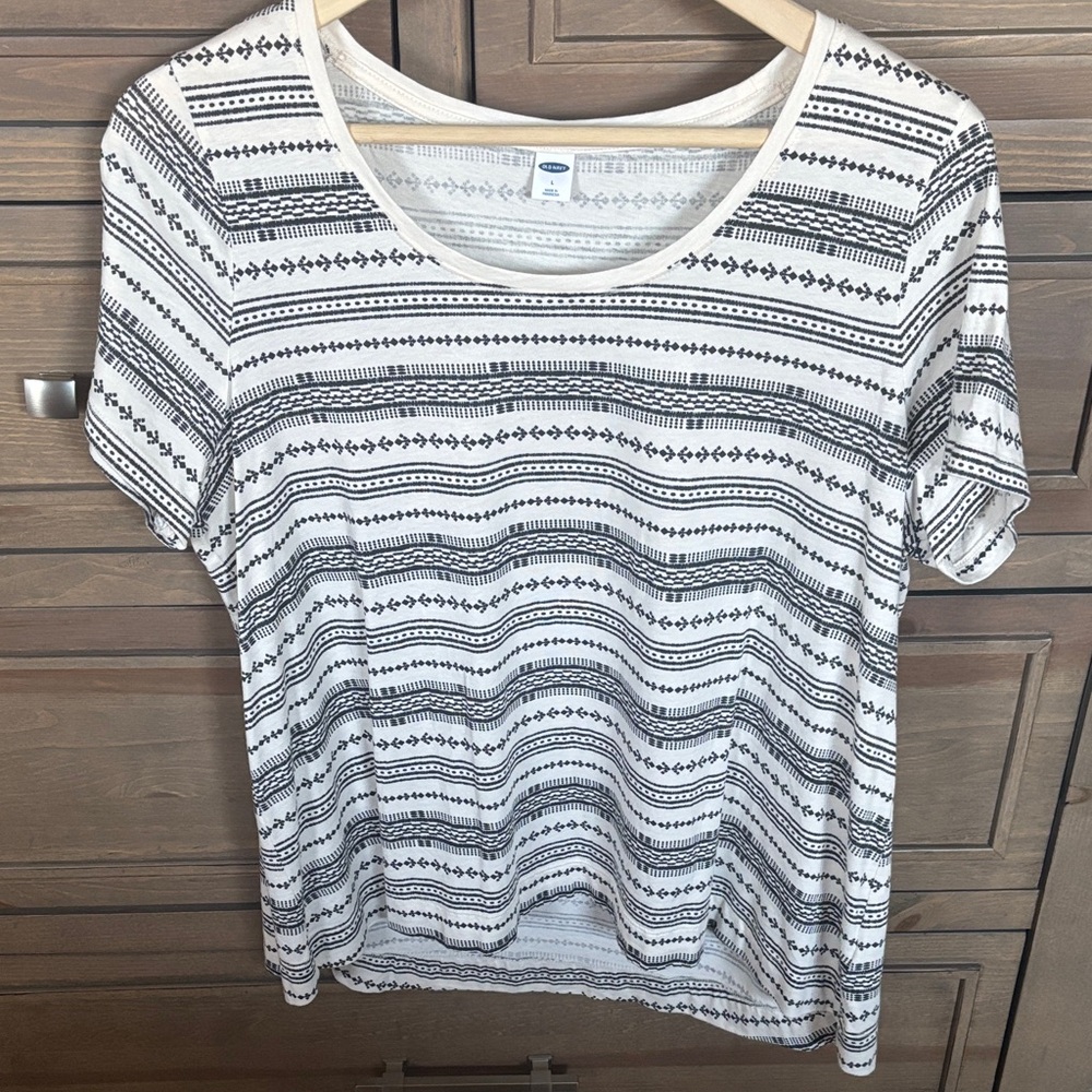 Black and White Geometric Short Sleeve Tee